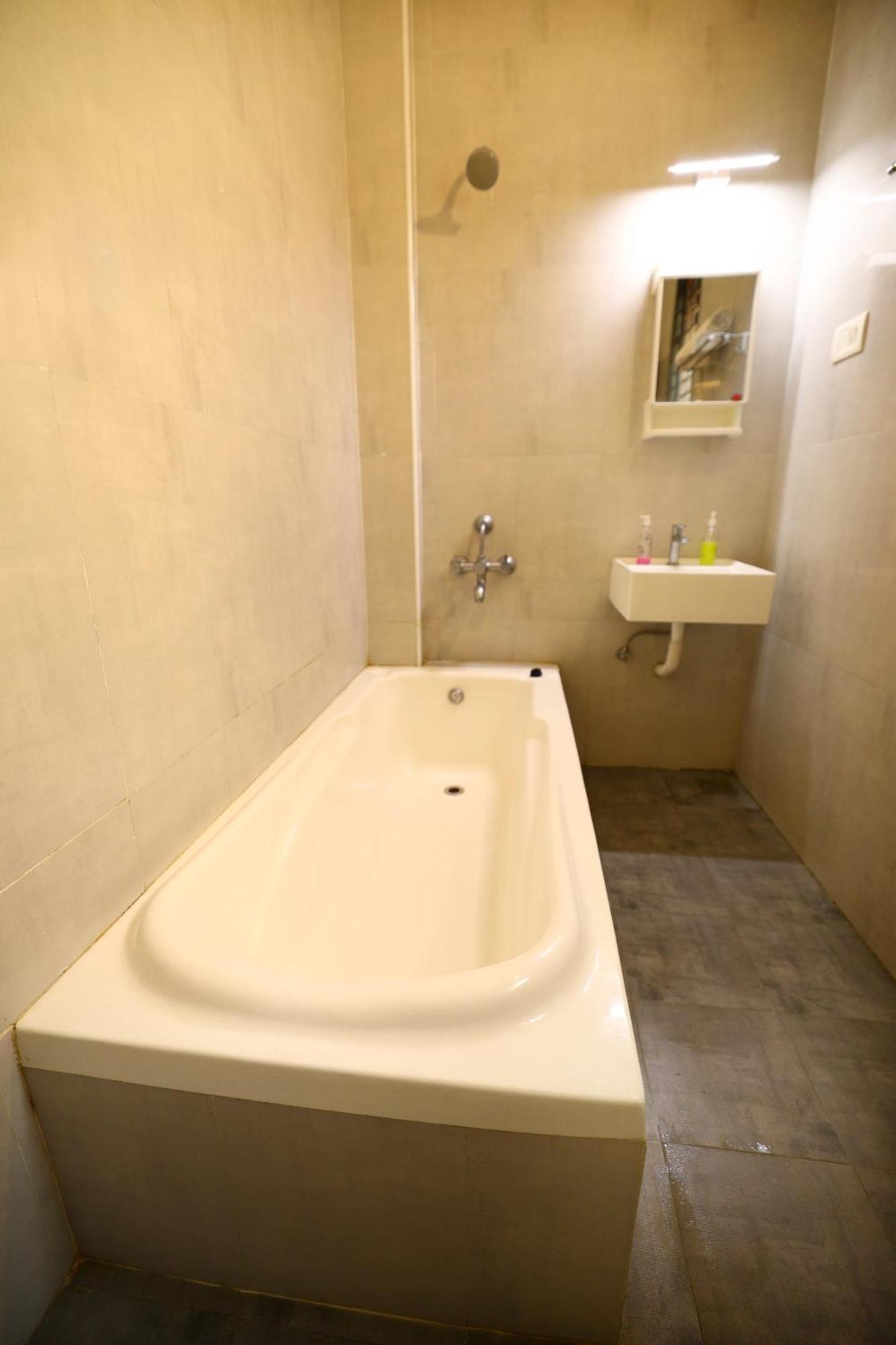 Coco Nest Resort Mahabalipuram Exteriör bild